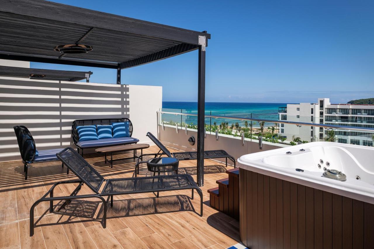 Hotel Ocean Eden Bay (Adults Only) Spring Rises Zewnętrze zdjęcie Rooftop at the Hilton Playa del Carmen