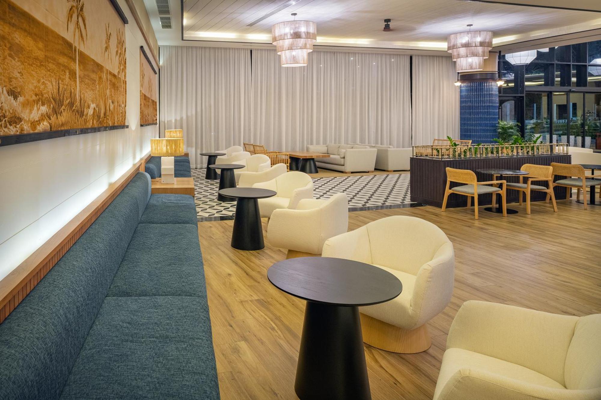 Hotel Ocean Eden Bay (Adults Only) Spring Rises Zewnętrze zdjęcie The lounge at the airport