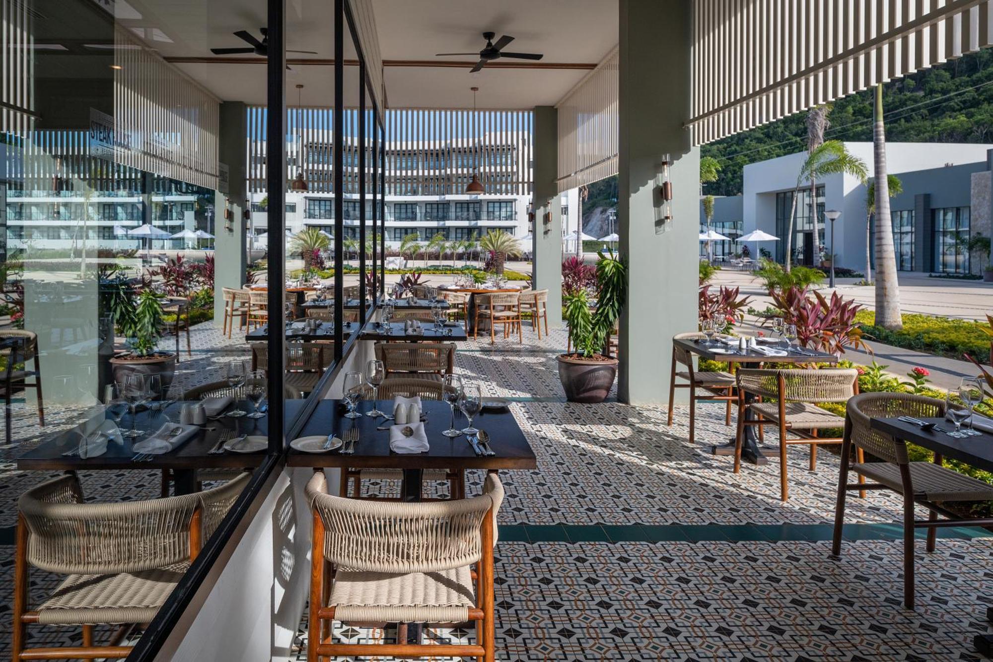 Hotel Ocean Eden Bay (Adults Only) Spring Rises Zewnętrze zdjęcie The Deck